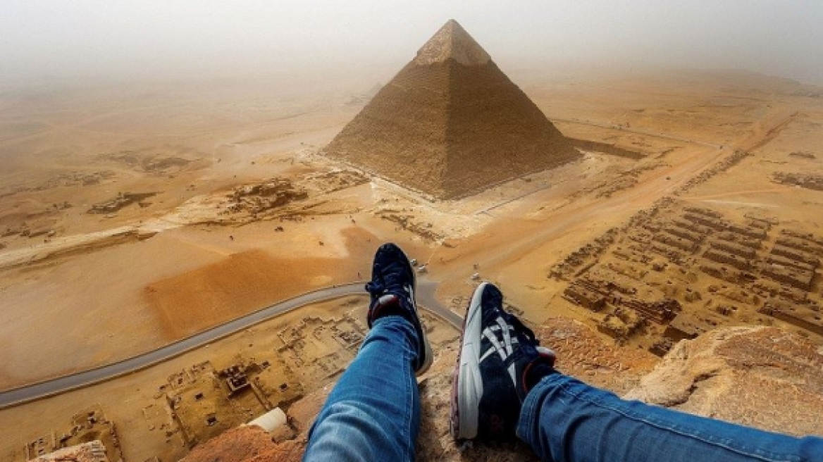 Γερμανός τουρίστας έβγαλε την απόλυτη φωτογραφία από την κορυφή της Μεγάλης Πυραμίδας της Γκίζας